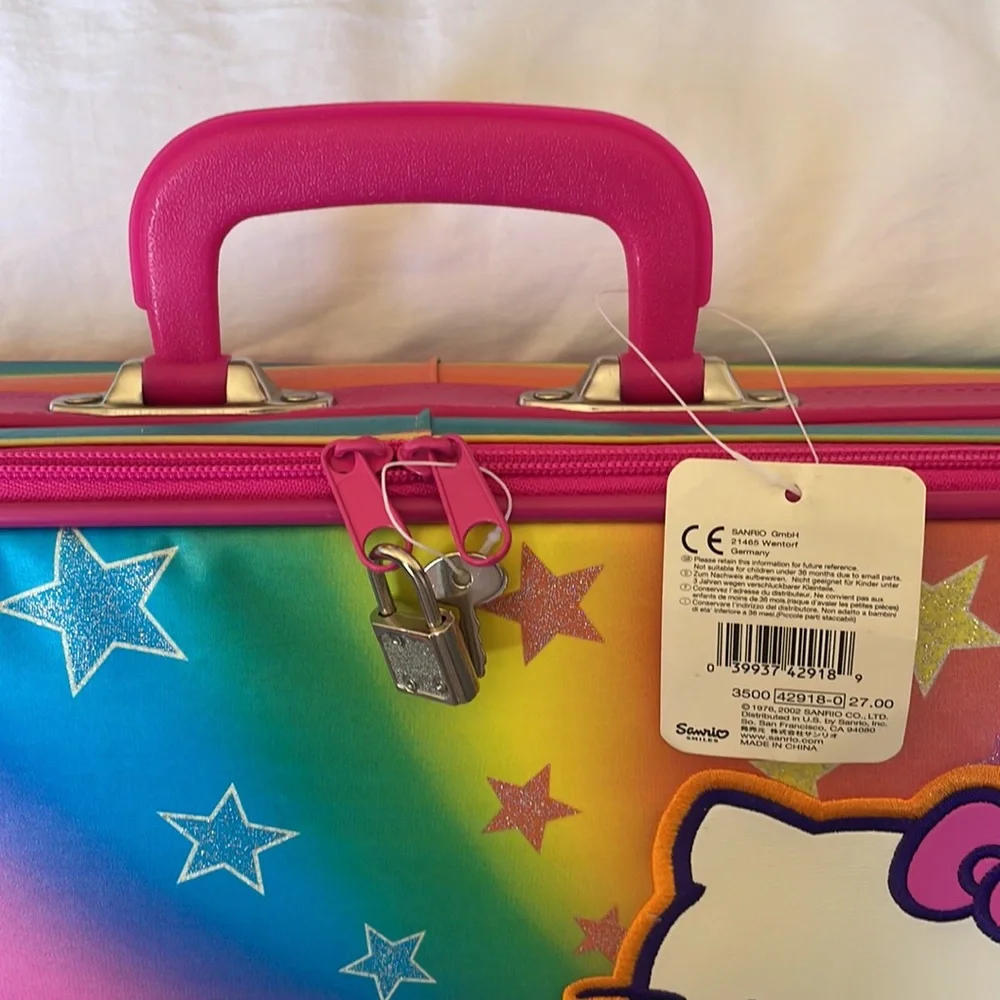 Hello Kitty Suitcase - Picture 7 of 16